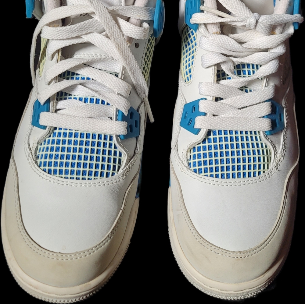Air Jordan 4 Retro Military Blue Size 6y